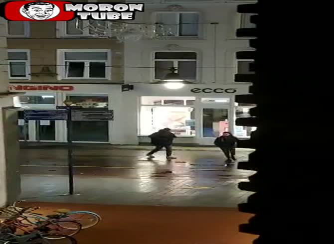 Video :A rioter in the Netherlands (LOL)